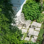 D'hotes Eden Ouest Bed & Breakfast 4*